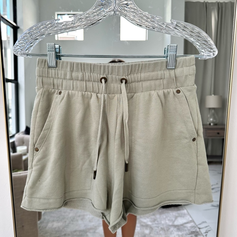 ELIE TAHARI Drawstring Light Green Shorts